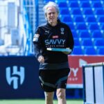 Jorge Jesus Instagram - O treino de hoje teve corrida extra para compensar os chocolates que o @mbsh_10 nos ofereceu mas são estes gestos que nos dão motivação para correr ainda mais. ‎شكرًا Today's training had an extra run to compensate for the chocolates that @mbsh_10 offered us but these gestures are what give us motivation to run even harder. Thanks Riyadh, Saudi Arabia