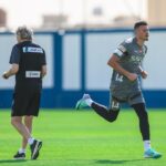 Jorge Jesus Instagram - O treino de hoje teve corrida extra para compensar os chocolates que o @mbsh_10 nos ofereceu mas são estes gestos que nos dão motivação para correr ainda mais. ‎شكرًا Today's training had an extra run to compensate for the chocolates that @mbsh_10 offered us but these gestures are what give us motivation to run even harder. Thanks Riyadh, Saudi Arabia