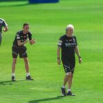 Jorge Jesus Instagram - O treino de hoje teve corrida extra para compensar os chocolates que o @mbsh_10 nos ofereceu mas são estes gestos que nos dão motivação para correr ainda mais. ‎شكرًا Today's training had an extra run to compensate for the chocolates that @mbsh_10 offered us but these gestures are what give us motivation to run even harder. Thanks Riyadh, Saudi Arabia