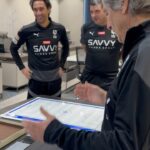 Jorge Jesus Instagram - O treino de hoje teve corrida extra para compensar os chocolates que o @mbsh_10 nos ofereceu mas são estes gestos que nos dão motivação para correr ainda mais. ‎شكرًا Today's training had an extra run to compensate for the chocolates that @mbsh_10 offered us but these gestures are what give us motivation to run even harder. Thanks Riyadh, Saudi Arabia