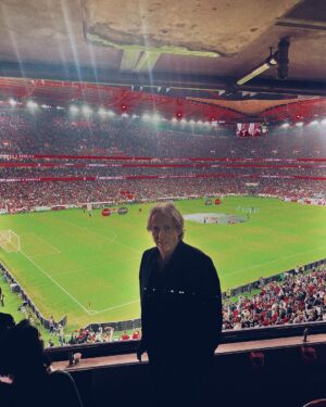 Jorge Jesus Instagram - Voltei ao estádio da luz, agora como adepto para ver duas equipas que já trabalhei, parabéns @slbenfica parabéns @sportingclubedebraga.