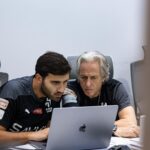 Jorge Jesus Instagram – Confesso que já tenho saudades dos treinos e da minha equipa. 

Depois de 20 vitórias consecutivas e 60 golos, o campeonato Saudita parou 6 semanas e nós 2.

Mas para a semana já voltamos a fazer o que gostamos e em breve estamos todos juntos! ⚽️

I confess that I miss training and my team.

After 20 consecutive victories and 60 goals, the Saudi championship stopped for 6 weeks and we stopped for 2. 

But next week we’ll be back to doing what we like and soon we’ll be all together! ⚽️

Fotografia: @steve.zamora @vascofilmmaker 

#alhilal @alhilal Portugal