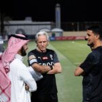 Jorge Jesus Instagram - Confesso que já tenho saudades dos treinos e da minha equipa. Depois de 20 vitórias consecutivas e 60 golos, o campeonato Saudita parou 6 semanas e nós 2. Mas para a semana já voltamos a fazer o que gostamos e em breve estamos todos juntos! ⚽️ I confess that I miss training and my team. After 20 consecutive victories and 60 goals, the Saudi championship stopped for 6 weeks and we stopped for 2. But next week we'll be back to doing what we like and soon we'll be all together! ⚽️ Fotografia: @steve.zamora @vascofilmmaker #alhilal @alhilal Portugal