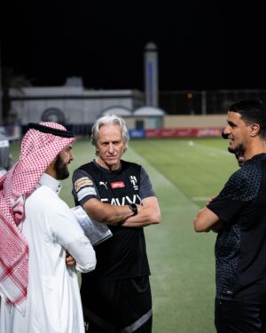 Jorge Jesus Instagram - Confesso que já tenho saudades dos treinos e da minha equipa. 

Depois de 20 vitórias consecutivas e 60 golos, o campeonato Saudita parou 6 semanas e nós 2.

Mas para a semana já voltamos a fazer o que gostamos e em breve estamos todos juntos! ⚽️

I confess that I miss training and my team.

After 20 consecutive victories and 60 goals, the Saudi championship stopped for 6 weeks and we stopped for 2. 

But next week we'll be back to doing what we like and soon we'll be all together! ⚽️

Fotografia: @steve.zamora @vascofilmmaker 

#alhilal @alhilal