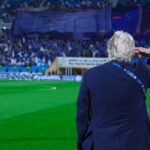 Jorge Jesus Instagram – Acabámos o ano da melhor maneira possível! Mais uma vitória e sem derrotas👏🏼
Sabemos que o resto do campeonato será intenso, mas a nossa determinação está mais forte do que nunca.

Obrigada jogadores, equipa e claro aos nosso adeptos! Até fevereiro 💙

We ended the year in the best way possible! Another victory and no defeats👏🏼
We know the rest of the championship will be intense, but our determination is stronger than ever.

Thank you players, team and of course our fans! Until February 💙 Riyadh, Saudi Arabia