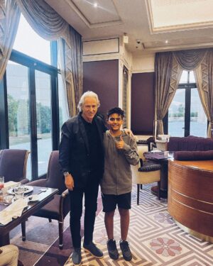 Jorge Jesus Instagram - Aproveitei estes 2 dias de folga da melhor maneira possível,  estar com a minha família, conhecer um bocadinho de Riad e ainda tive tempo para ver futebol em casa e relaxar. Recebi também muito carinho dos meus fãs. Obrigado por terem tornado estes dias ainda melhores 💙

I made the most of these 2 days off, being with my family, getting to know a little about Riyadh and I still had time to watch football at home and relax. I also received a lot of affection from my fans. Thank you for making these days even better 
💙