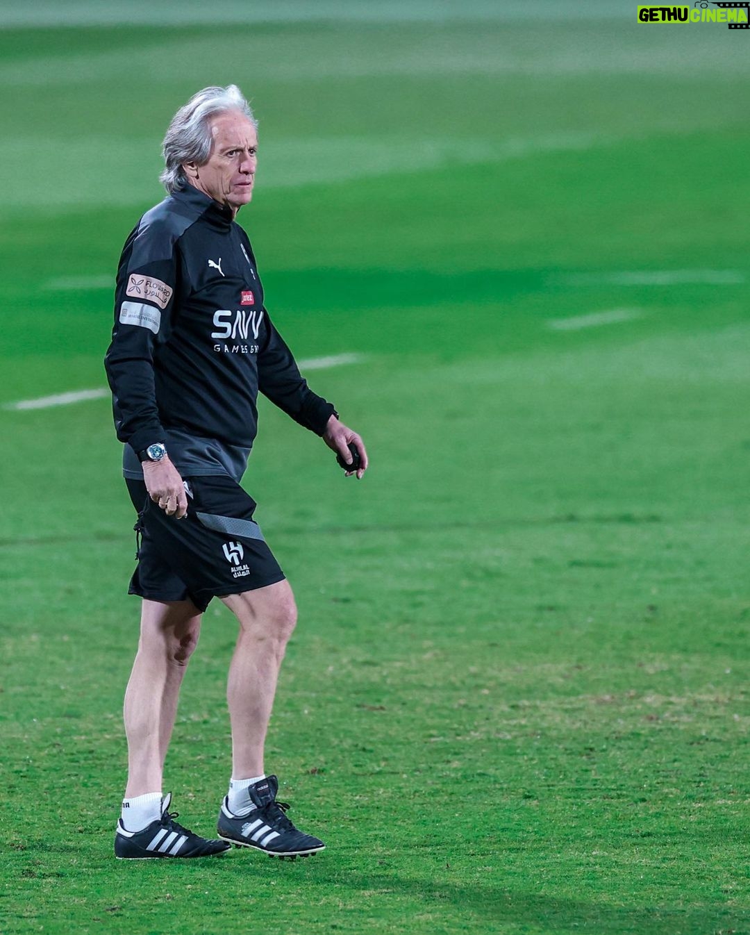 Jorge Jesus Instagram - Parabéns equipa pela brilhante primeira volta ! Ainda temos um longo caminho pela frente ! Amanhã começa a segunda ronda. Congratulations team on a brilliant first round! We still have a long way to go! Tomorrow the second round begins. @alhilal #alhilal Riyadh, Saudi Arabia