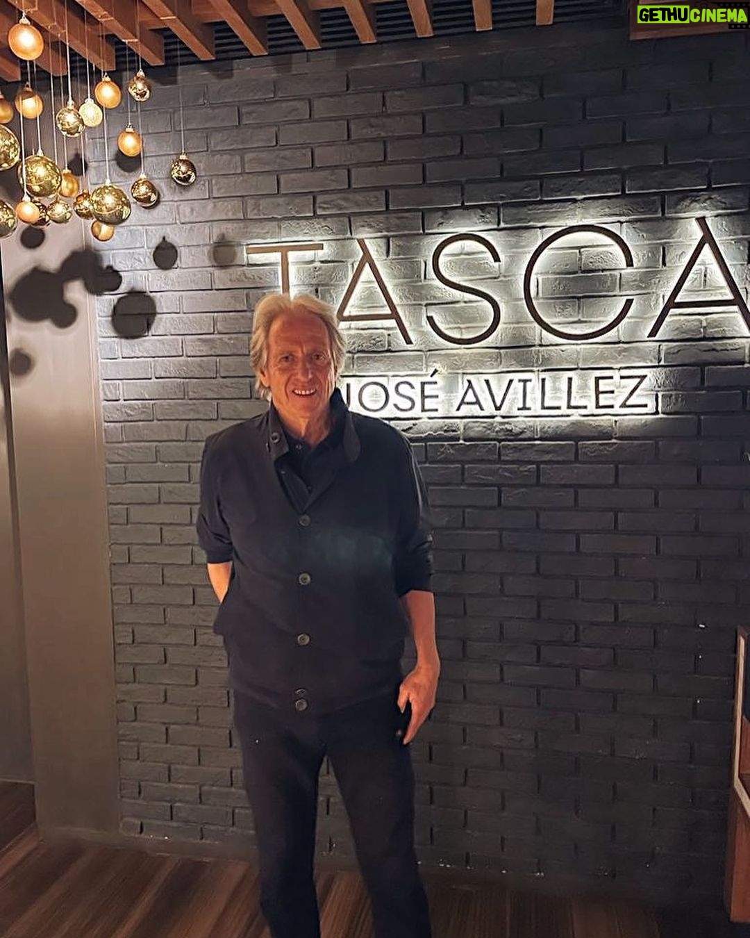 Jorge Jesus Instagram - Nestes 2 dias de folga, aproveitei para ir ao Dubai e voltar ao restaurante do meu amigo @joseavillez , Tasca - @tascadubai ! Boa comida, bom vinho com um cheirinho a saudades de Portugal! Hoje voltamos aos treinos! During these 2 days off, I took the opportunity to go to Dubai and go back to my friend @joseavillez restaurant, Tasca - @tascadubai ! Good food, good wine with a taste of Portugal! Today we return to training!