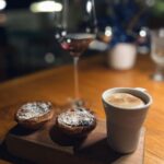 Jorge Jesus Instagram - Nestes 2 dias de folga, aproveitei para ir ao Dubai e voltar ao restaurante do meu amigo @joseavillez , Tasca - @tascadubai ! Boa comida, bom vinho com um cheirinho a saudades de Portugal! Hoje voltamos aos treinos! During these 2 days off, I took the opportunity to go to Dubai and go back to my friend @joseavillez restaurant, Tasca - @tascadubai ! Good food, good wine with a taste of Portugal! Today we return to training!
