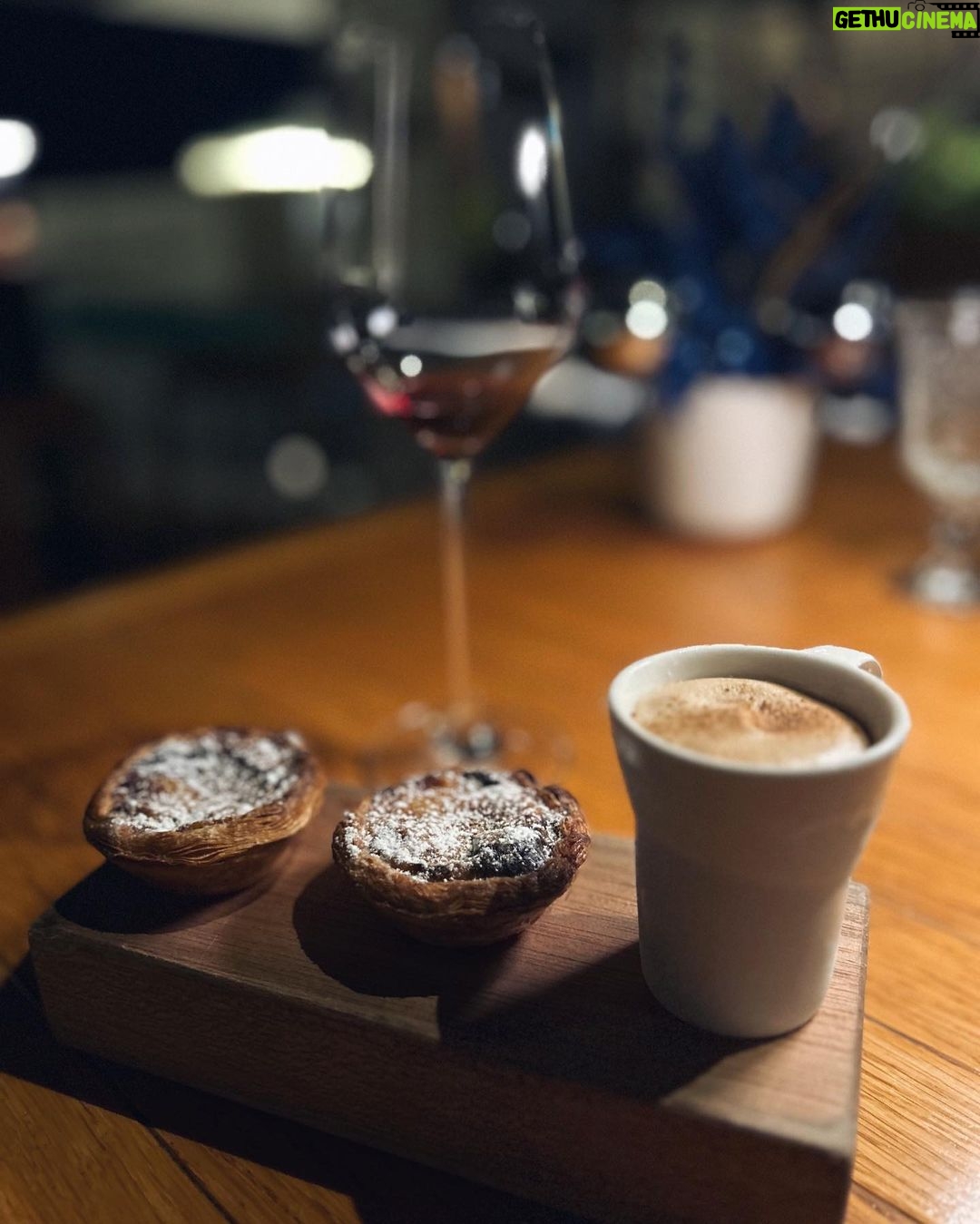 Jorge Jesus Instagram - Nestes 2 dias de folga, aproveitei para ir ao Dubai e voltar ao restaurante do meu amigo @joseavillez , Tasca - @tascadubai ! Boa comida, bom vinho com um cheirinho a saudades de Portugal! Hoje voltamos aos treinos! During these 2 days off, I took the opportunity to go to Dubai and go back to my friend @joseavillez restaurant, Tasca - @tascadubai ! Good food, good wine with a taste of Portugal! Today we return to training!