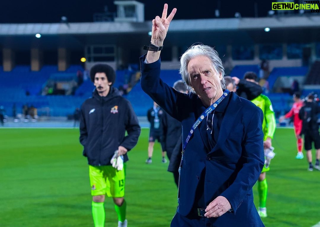 Jorge Jesus Instagram - Incrível ambiente no estádio! Mais uma vitória 👏🏼 O espírito de equipa tem se sobressaído jogo após jogo! 💙 Incredible atmosphere at the stadium! Another victory 👏🏼 The team spirit has stood out game after game! @alhilal #alhilal
