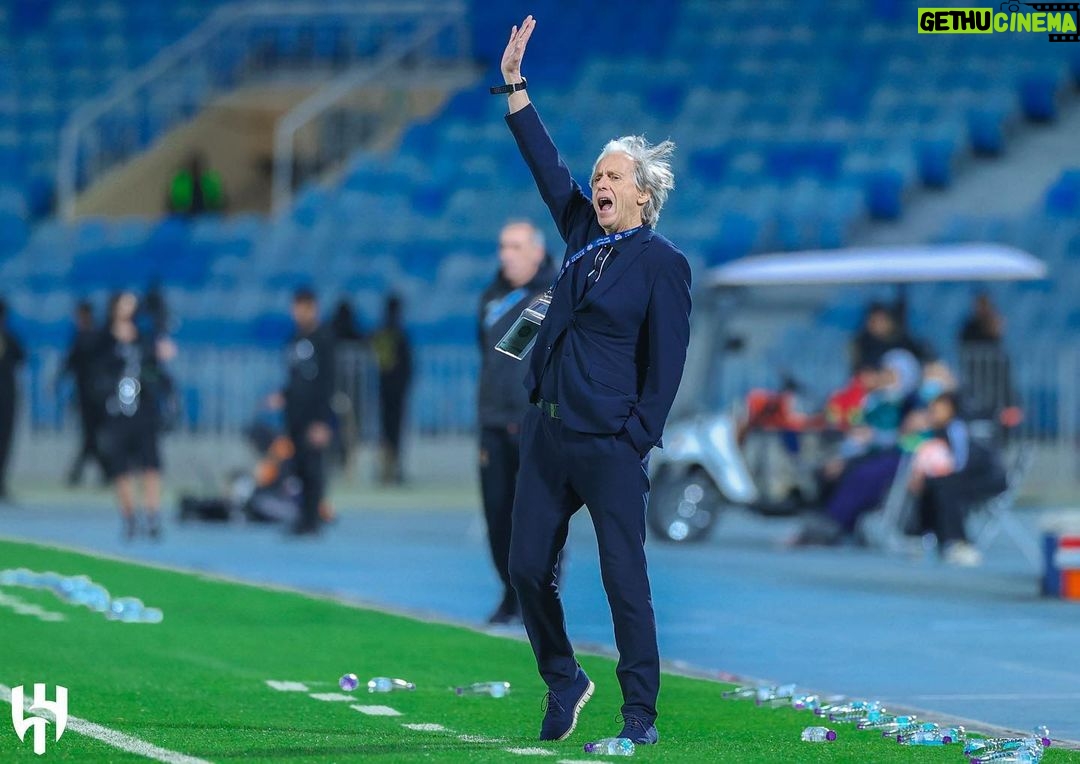 Jorge Jesus Instagram - Incrível ambiente no estádio! Mais uma vitória 👏🏼 O espírito de equipa tem se sobressaído jogo após jogo! 💙 Incredible atmosphere at the stadium! Another victory 👏🏼 The team spirit has stood out game after game! @alhilal #alhilal