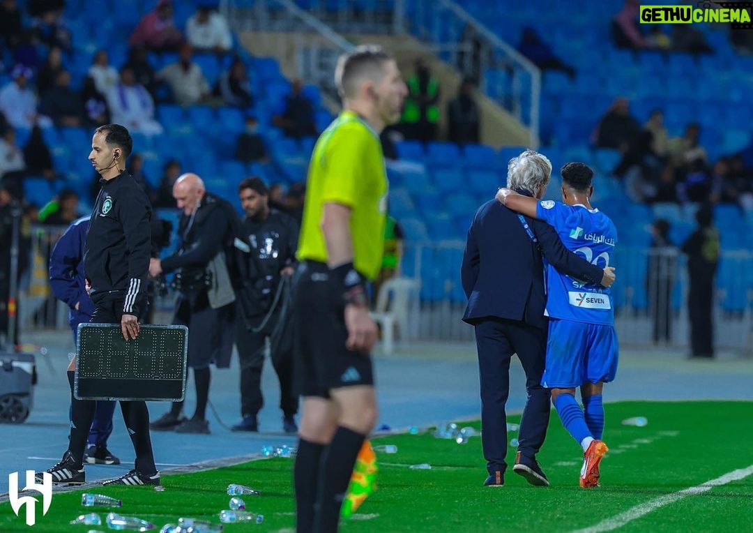 Jorge Jesus Instagram - Incrível ambiente no estádio! Mais uma vitória 👏🏼 O espírito de equipa tem se sobressaído jogo após jogo! 💙 Incredible atmosphere at the stadium! Another victory 👏🏼 The team spirit has stood out game after game! @alhilal #alhilal