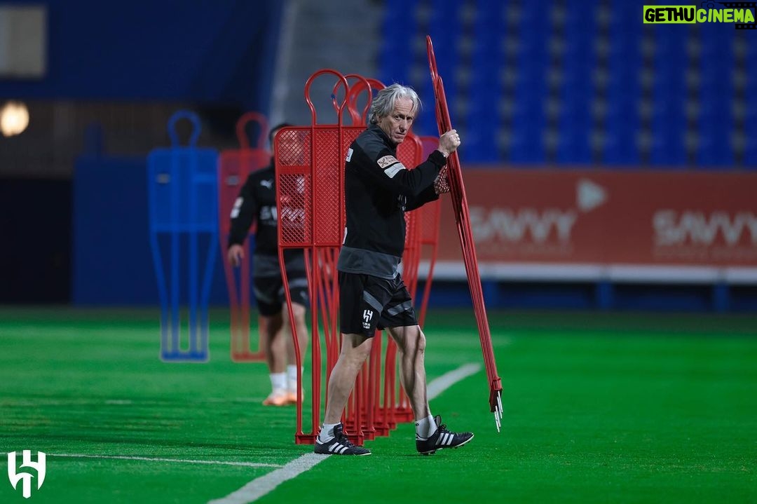 Jorge Jesus Instagram - Muito foco e preparação para os próximos jogos! O caminho para o sucesso só se faz com consistência. O suporte dos adeptos tem sido incansável. Obrigado 💙 Lots of focus and preparation for the next games! The path to success is only achieved with consistency. The support from the fans has been tireless. Thank you 💙 #alhilal @alhilal