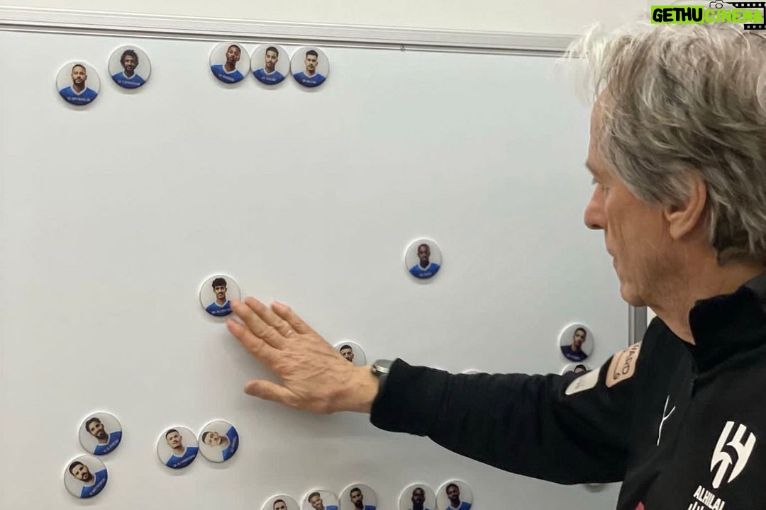 Jorge Jesus Instagram - Muito foco e preparação para os próximos jogos! O caminho para o sucesso só se faz com consistência. O suporte dos adeptos tem sido incansável. Obrigado 💙 Lots of focus and preparation for the next games! The path to success is only achieved with consistency. The support from the fans has been tireless. Thank you 💙 #alhilal @alhilal
