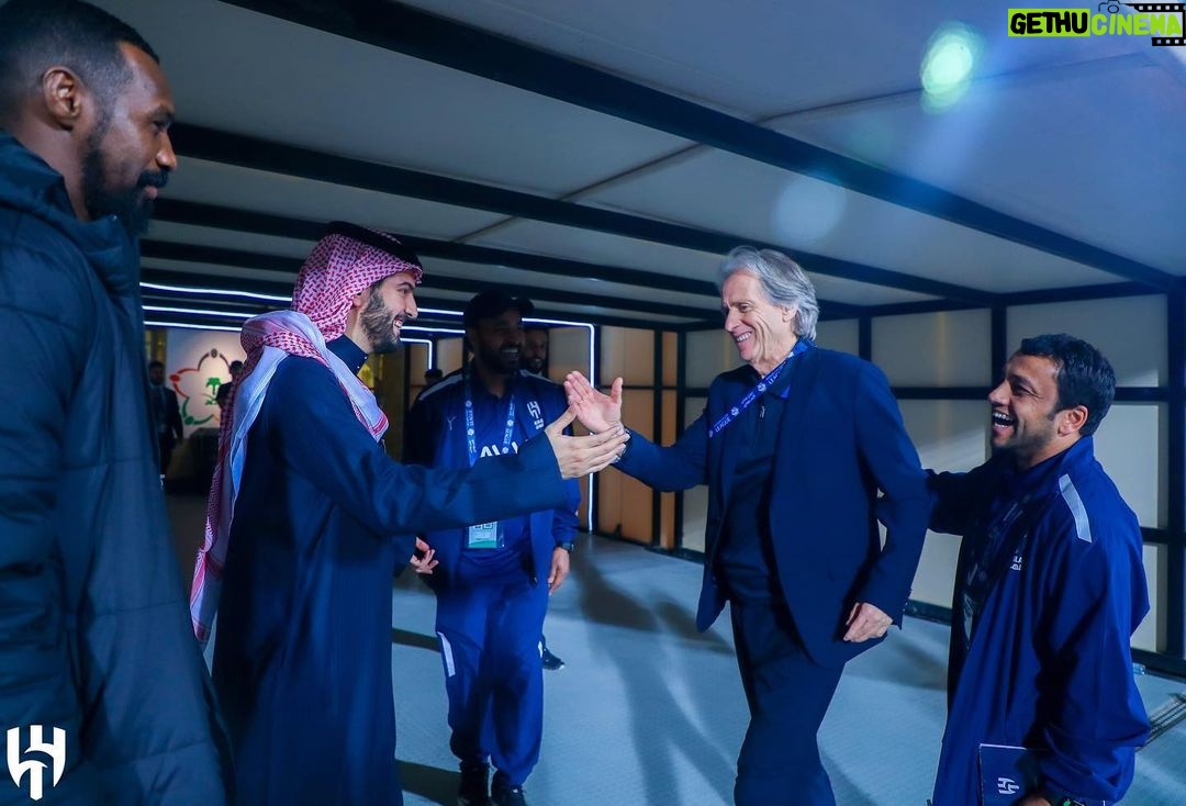 Jorge Jesus Instagram - Estamos qualificados para as meias finais da copa do Rei 👏🏼 Parabéns jogadores, equipa técnica e adeptos ! We are qualified for the semi-finals of the King’s Cup 👏🏼 Congratulations players, technical team and fans! #alhilal @alhilal