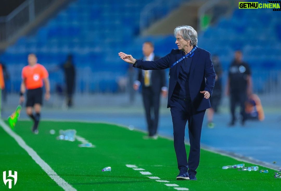 Jorge Jesus Instagram - Estamos qualificados para as meias finais da copa do Rei 👏🏼 Parabéns jogadores, equipa técnica e adeptos ! We are qualified for the semi-finals of the King’s Cup 👏🏼 Congratulations players, technical team and fans! #alhilal @alhilal
