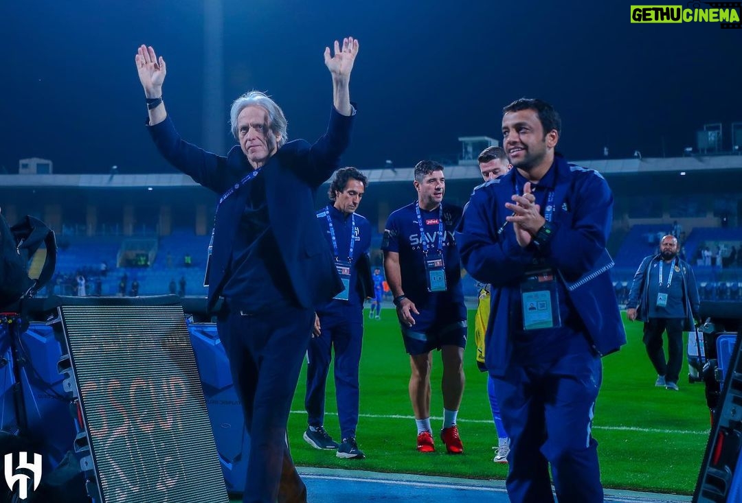 Jorge Jesus Instagram - Estamos qualificados para as meias finais da copa do Rei 👏🏼 Parabéns jogadores, equipa técnica e adeptos ! We are qualified for the semi-finals of the King’s Cup 👏🏼 Congratulations players, technical team and fans! #alhilal @alhilal