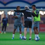 Jorge Jesus Instagram - Quer seja no treino ou no jogo a cumplicidade da nossa equipa é incrível! 💙 Whether in training or in the game, the complicity of our team is incredible! @alhilal #alhilal