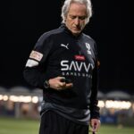 Jorge Jesus Instagram – Confesso que já tenho saudades dos treinos e da minha equipa. 

Depois de 20 vitórias consecutivas e 60 golos, o campeonato Saudita parou 6 semanas e nós 2.

Mas para a semana já voltamos a fazer o que gostamos e em breve estamos todos juntos! ⚽️

I confess that I miss training and my team.

After 20 consecutive victories and 60 goals, the Saudi championship stopped for 6 weeks and we stopped for 2. 

But next week we’ll be back to doing what we like and soon we’ll be all together! ⚽️

Fotografia: @steve.zamora @vascofilmmaker 

#alhilal @alhilal Portugal