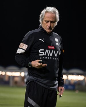 Jorge Jesus Instagram - Confesso que já tenho saudades dos treinos e da minha equipa. 

Depois de 20 vitórias consecutivas e 60 golos, o campeonato Saudita parou 6 semanas e nós 2.

Mas para a semana já voltamos a fazer o que gostamos e em breve estamos todos juntos! ⚽️

I confess that I miss training and my team.

After 20 consecutive victories and 60 goals, the Saudi championship stopped for 6 weeks and we stopped for 2. 

But next week we'll be back to doing what we like and soon we'll be all together! ⚽️

Fotografia: @steve.zamora @vascofilmmaker 

#alhilal @alhilal