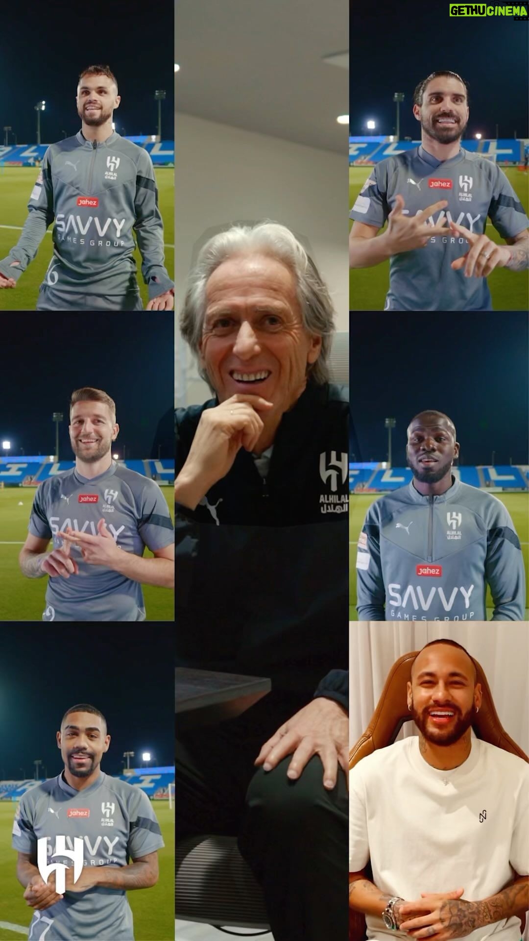 Jorge Jesus - 128K Likes - 🎬 #اليوم_العالمي_للغة_العربية.. عنوان الحلقة السابعة من #تحدي_الهلال.. من تتوقّعون فاز؟ 🧐💙
#الهلال ⁉️ Who is the winner in
#HilalChallenge on #WorldArabicLanguageDay 📚 @michael19 @malcomoliveira_97 @sergej___21 @kkoulibaly26 @abdumalki88 @jorgejesus @neymarjr @rubendsneves