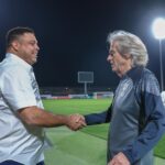 Jorge Jesus Instagram - Visita do “Fenómeno” @ronaldo ao nosso treino ! Um enorme prazer craque. Visit from “Fenómeno” @ronaldo to our training session! A huge pleasure. @alhilal #alhilal Riyadh, Saudi Arabia