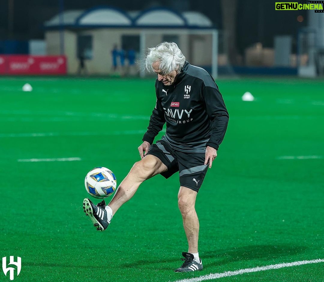 Jorge Jesus Instagram - Estamos de olhos postos na bola e com confiança para disputar o jogo! Estão prontos ? We have our eyes on the ball and have confidence to play in the game! Are you ready ? @alhilal #alhilal Riyadh, Saudi Arabia