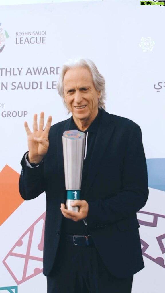 Jorge Jesus Instagram - Four Manager of the Month awards in a row for Al Hilal’s Jorge Jesus! 🧠🇵🇹 #yallaRSL
