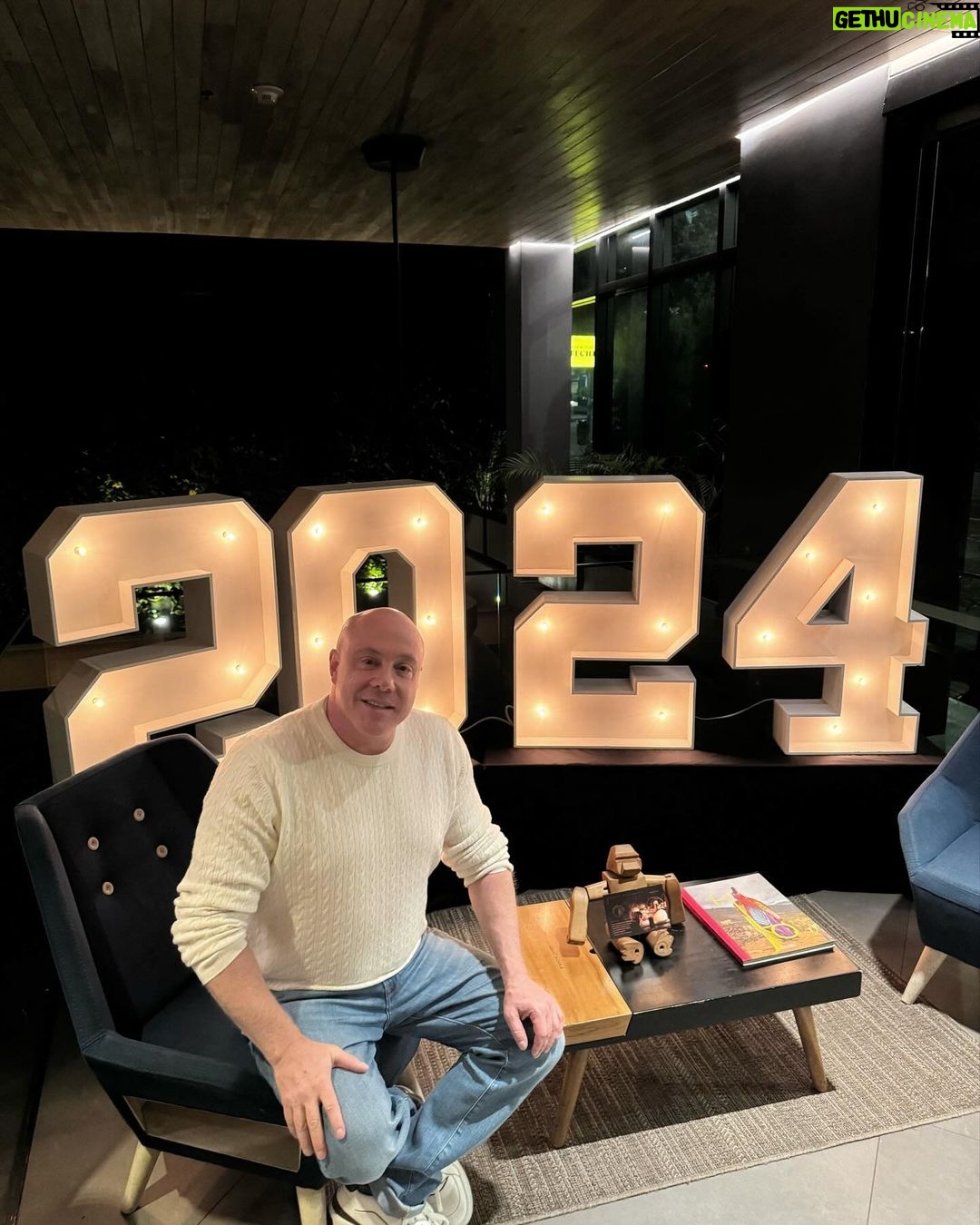 Jorge Rausch Instagram - Y acá vamos 2024! Vamos a hacer que este sea el mejor año de nuestras vidas! Vamos a sacarla del estadio 🏟️💪🏼
