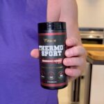 Jorge Rausch Instagram - Quiero contarles que llevo usando El Thermo Sport de @vitanascolombia hace un tiempo y es un productaso un verdadero complemento de energía y rendimiento físico que no puede faltar en mi rutina💪🏼 Desde que lo comencé a tomarlo he notado una mejora significativa en mi peso, resistencia y fuerza. Ay les dejo en dato ¿Qué esperan para probarlo?💪🏻🔥