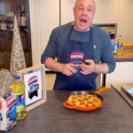 Jorge Rausch Instagram - Hoy les traigo esta increíble receta para navidad 🪅 arroz gratinado con salsa rosé y tomates uvalina 🍚 todo con Arroz y Aceite Diana Premium 💙🤍 está es la segunda receta que les traigo de Navidad Diana Premium para que se antojen y se inspiren en estas fechas 🎄 @alimentosdiana Ingredientes Arroz Diana premium Aceite Diana premium Cebolla cabezona Ajo Albahaca Tomate en lata sin Piel Crema de leche Queso Mozarella Queso parmesano Miga de pan Tomates uvalina o tomates cherry #publicidad