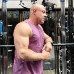 Jorge Rausch Instagram – Soy Jorge Rausch soy chef y tengo 53 años, entreno fuerza todos los dias no por que quiera parecer de 20 años sino para ser mi mejor version a mi edad!
Publico mi progreso para inspirar a la gente común y corriente a ser mejor, a darla toda en cualquier cosa que se propongan!
Claramente no soy atleta mucho menos fisiculturista jejeje, aun tengo mi barriguita aunque tengo 17% de grasa corporal 
Lo que si les garantizo es que me siento mejor que hace 30 años gracias a mi estilo de vida saludable!
Siempre es difícil empezar a hacer ejercicio y a bajar de peso pero se puede, una vez que notamos los primeros cambios nos motivamos y si no paramos esto ayuda a mejorar la autoestima y también la salud!
Yo llevo 3 años y medio entrenando y estoy feliz, tranquilo y lleno de energia!
Vamos con toda a cumplir nuestros sueños, que nadie nos diga que no se puede 💪🏻🏋️‍♂️🦵🫶
Y a los que nos dan hate 🖕 Bogotá, Colombia