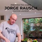 Jorge Rausch Instagram - El reconocido Chef Jorge Rausch nos habla del porqué escogió Dekton para su cocina, y del proceso de selección y diseño que se llevó a cabo junto con la Arquitecta Orit Feldman para crear un espacio funcional y estilizado. Dekton ofrece superficies altamente resistentes y fáciles de limpiar, además de ofrecer una amplia variedad de opciones que permiten llenar de vida el espacio donde se aplica. Durante el proceso de selección y diseño, se escogieron tabletas Dekton para el piso que complementaran el ambiente deseado, y se diseñó la superficie del mesón de cocina a medida para cumplir con las necesidades del Chef. El resultado final es una cocina moderna, elegante y funcional, que permite al Chef concentrarse en lo que mejor sabe hacer: Dejar su creatividad volar y crear platos increíbles. Gracias a nuestros aliados @fanaticosporlascocinas por confiar en #CatemarColombia y #Cosentino para este proyecto. Y a @andresvalbuena_h_foto por las increíbles fotografías.