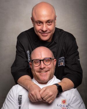 Jorge Rausch Instagram - Feliz cumpleaños @chefmarkrausch 
Toda una vida juntos trabajando y gozando!
A veces mas gordos a veces mas flacos, pasan los años y el amor y admiracion solo crecen 🫶
Hasta los 150 con salud mi hermano querido!
Salud por todo lo que nos queda por vivir!