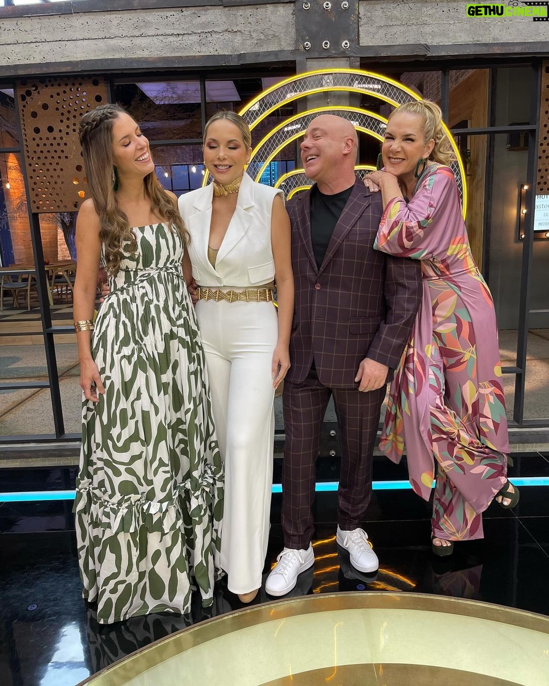 Jorge Rausch Instagram - I❤️las chicas @erikavelez @irenegonzalez_oficial @chefcarosanchez I❤️🇪🇨 I❤️ @masterchefcelebrityecu Life is good ❤️
