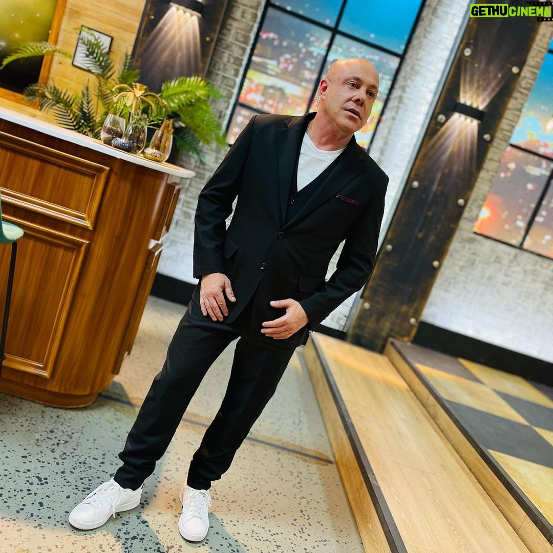 Jorge Rausch Instagram - Fotitos del trabajo (el mejor trabajo del mundo ❤️) @masterchefcelebrityecu Cual es la mejor points de ls #1 a la #10? Los escucho 🫶 Y los quiero mucho 🥰