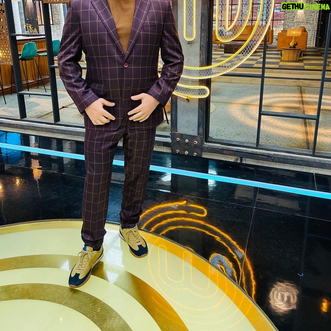 Jorge Rausch Instagram - Fotitos del trabajo (el mejor trabajo del mundo ❤️) @masterchefcelebrityecu Cual es la mejor points de ls #1 a la #10? Los escucho 🫶 Y los quiero mucho 🥰