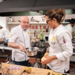 Jorge Rausch Instagram – Esta noche en @masterchefcelebrityco es noche de servicio de restaurante 
Mi capítulo favorito 💪🏻
Vamos a meter caña a @adrianparada @natasanint_ @nelagonzalez @acevedocarolina @danielatapiaoficial 
Vamos a ver si hacen caso!
Si chef 🧑🏽‍🍳💪🏻👌 Bogotá, Colombia