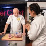 Jorge Rausch Instagram – Esta noche en @masterchefcelebrityco es noche de servicio de restaurante 
Mi capítulo favorito 💪🏻
Vamos a meter caña a @adrianparada @natasanint_ @nelagonzalez @acevedocarolina @danielatapiaoficial 
Vamos a ver si hacen caso!
Si chef 🧑🏽‍🍳💪🏻👌 Bogotá, Colombia