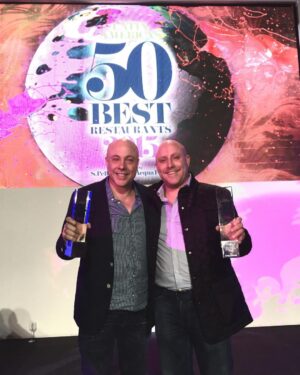 Jorge Rausch Instagram - Feliz cumpleaños @chefmarkrausch 
Toda una vida juntos trabajando y gozando!
A veces mas gordos a veces mas flacos, pasan los años y el amor y admiracion solo crecen 🫶
Hasta los 150 con salud mi hermano querido!
Salud por todo lo que nos queda por vivir!