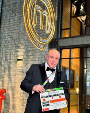 Jorge Rausch Instagram - Hoy es la gran final de @masterchefcelebrityecu por @teleamazonasec a las 9PM no se pone mejor que esto 💪🏼❤️🙏
@erikavelez @irenegonzalez_oficial @chefcarosanchez mis chicas son lo mejor que existe, las amo 🫶🏻
Las extrañaré mucho mucho