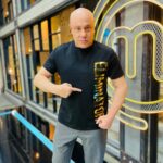 Jorge Rausch Instagram – Este soy yo el “Eliminator” el original el único, el real
16 temporadas de Masterchef más de 1300 capítulos y unos 350 eliminados más que menos 💪🏼😜❤️

Si quieren entender de qué se trata esto no se pierdan @masterchefcelebrityecu 9PM por @teleamazonasec que está fantastico!