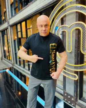 Jorge Rausch Instagram - Este soy yo el “Eliminator” el original el único, el real
16 temporadas de Masterchef más de 1300 capítulos y unos 350 eliminados más que menos 💪🏼😜❤️

Si quieren entender de qué se trata esto no se pierdan @masterchefcelebrityecu 9PM por @teleamazonasec que está fantastico!