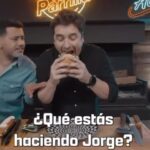 Jorge Zabaleta Instagram - Hoy es un día especial para prender la parrilla, y qué mejor que con la #VeganBurger de la #RecetadelAbuelo ! Comienza tu fin de semana junto a La Receta del Abuelo 🤩 . . #recetadelabuelo #Vegan #Burger @recetadelabuelo
