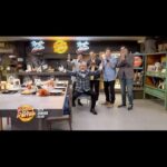 Jorge Zabaleta Instagram - Este sábado a las 22:10 después de teletrece! Logramos reunir a Melón y Melame con sus primos y familias en #sociosdelaparrilla3 📺 en @canal13cl un capituló para reír sin parar 🙌🏻 Santiago, Chile
