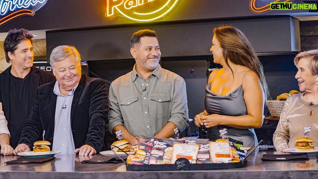 Jorge Zabaleta Instagram - Gracias por acompañarnos en este episodio de #sociosdelaparrilla3 esperamos que se hayan reído, porque nosotros lo pasamos muy bien! Mañana nos vemos nuevamente 📺