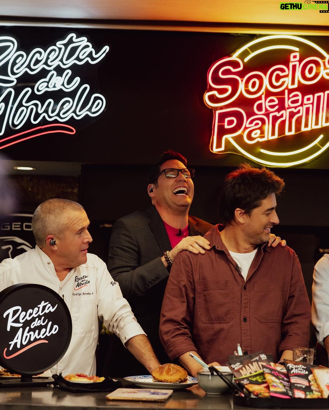 Jorge Zabaleta Instagram - Muchísimas gracias por vernos, un domingo más en #sociosdelaparrilla nos vemos la otra semana 😀 Santiago, Chile