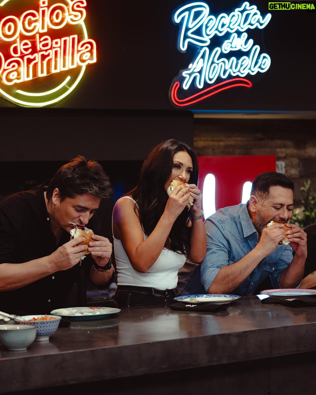 Jorge Zabaleta Instagram - Gracias por su tremenda sintonía en el segundo capítulo de Socios de la Parrilla 3 junto a @pamefieradiaz y @deniserosenthal 🤩🍔🥓 La próxima semana nos encontramos junto a la tremenda @pameleiva un fuerte abrazo ❤️