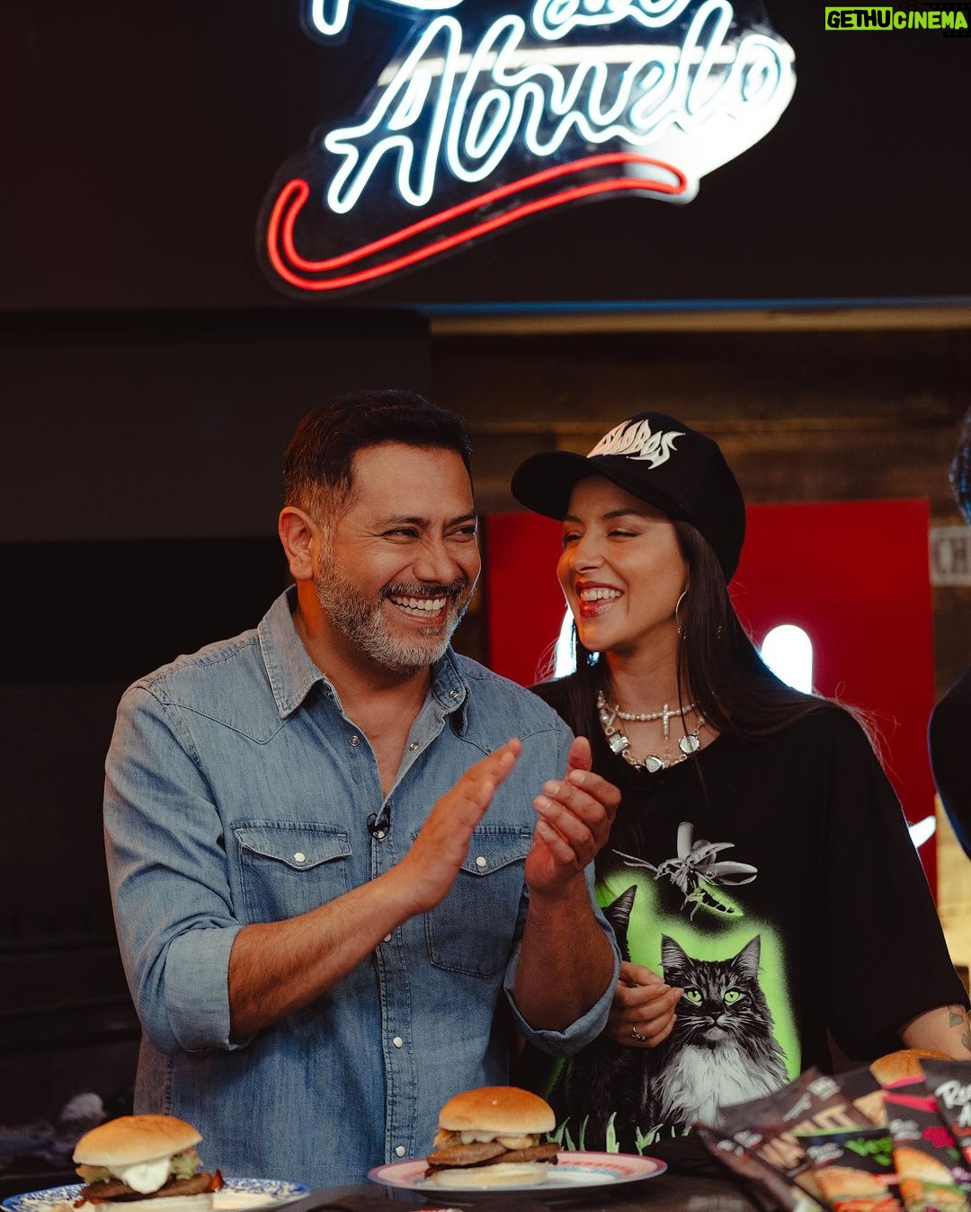 Jorge Zabaleta Instagram - Gracias por su tremenda sintonía en el segundo capítulo de Socios de la Parrilla 3 junto a @pamefieradiaz y @deniserosenthal 🤩🍔🥓 La próxima semana nos encontramos junto a la tremenda @pameleiva un fuerte abrazo ❤️